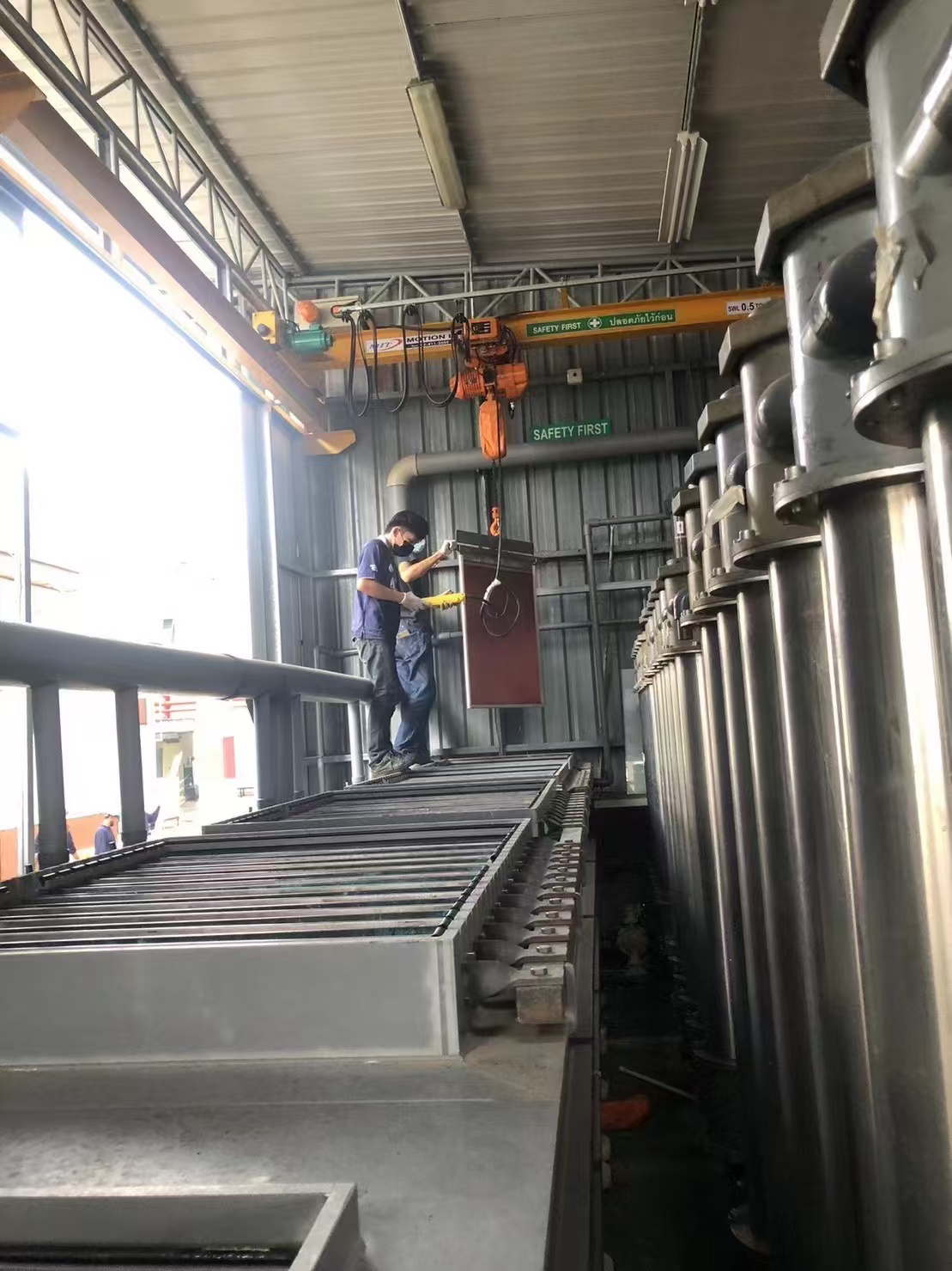 Équipement d'électrolyse de l'antimoine