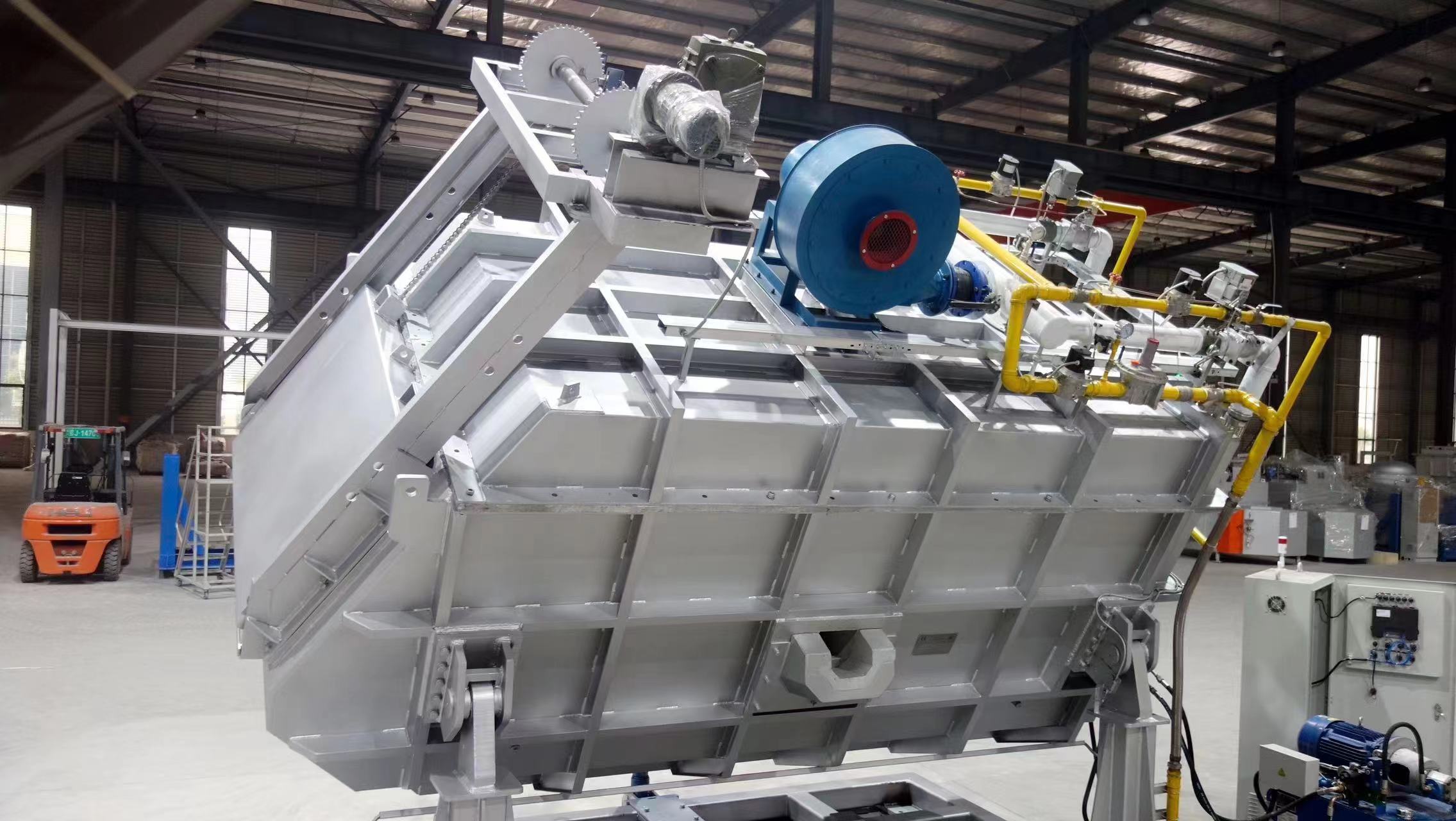 Four de fusion d'aluminium inclinable