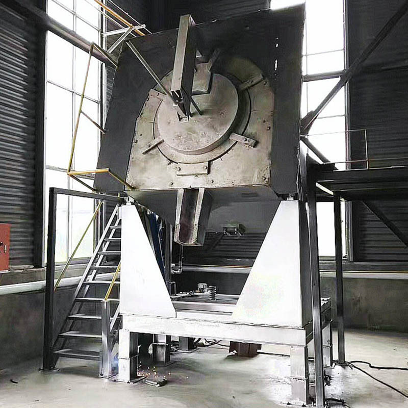 Four de fusion du cuivre à creuset basculant